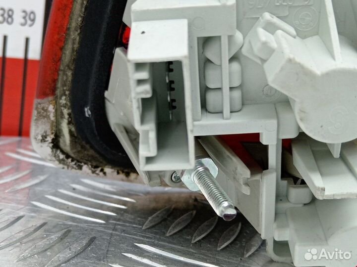 Фонарь крышки багажника правый BMW 3 63216937460