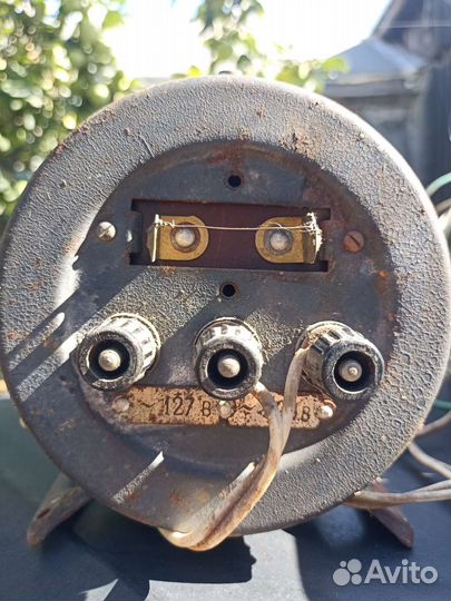 Автомобильное зарядное устройство