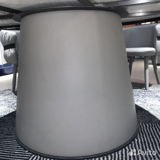 Стол с отделкой из микрофибры Murray