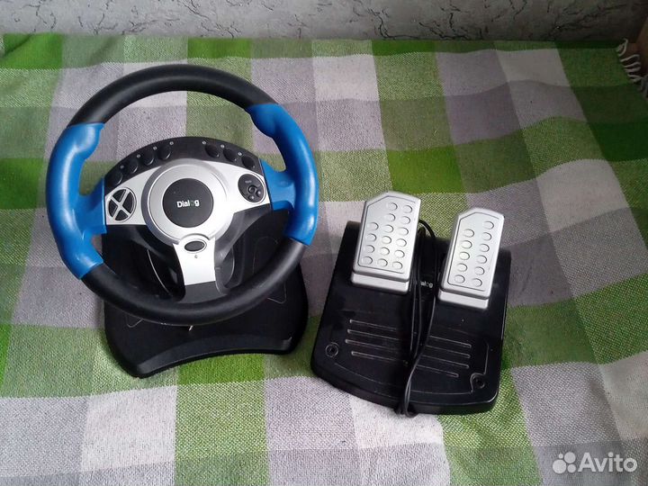 Игровой руль с педалями