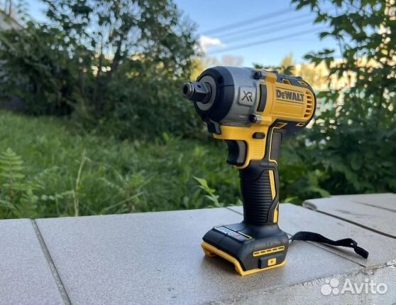 Гайковёрт аккумуляторный Dewalt 1800 N.m Тушка