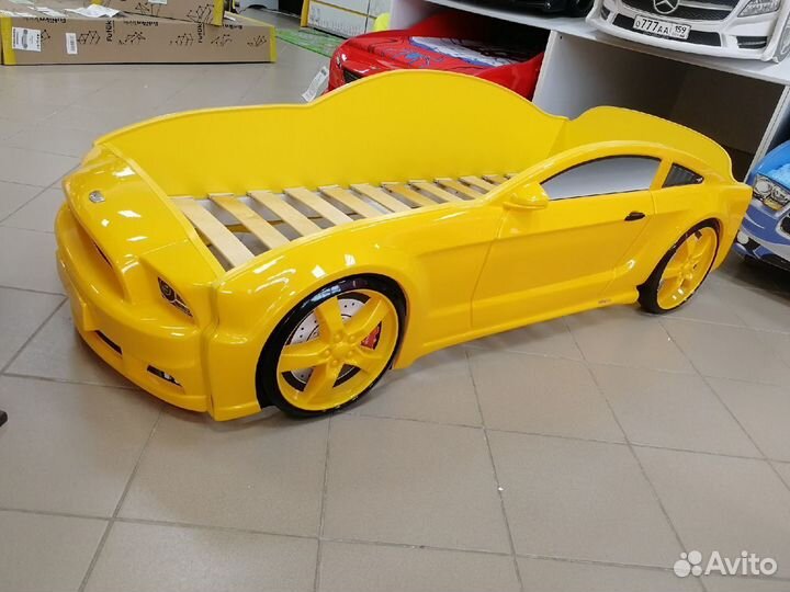 Мустанг 3Д желтый