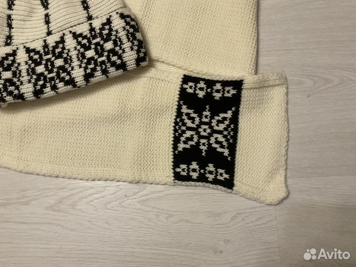 Комплект шапка с шарфом