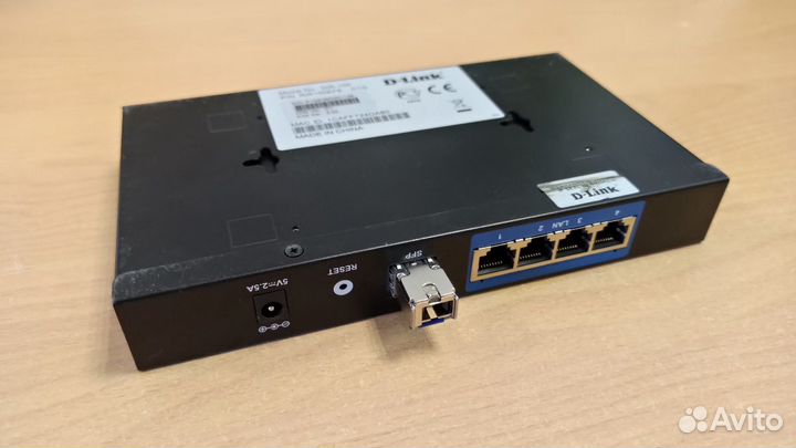 Маршрутизатор коммутатор D-link 100