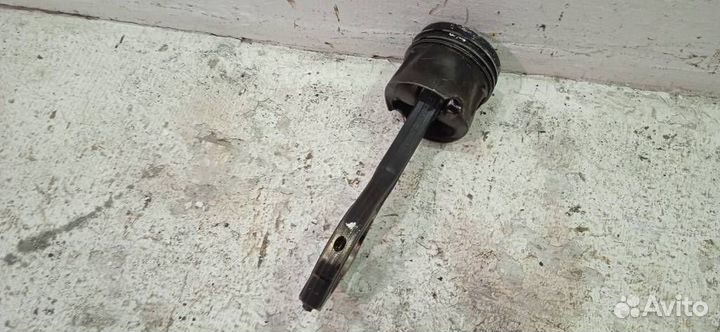 Поршень с шатуном Мерседес