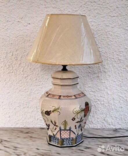 Настольная лампа