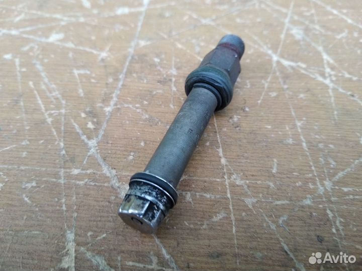 Топливная форсунка двигателя 9A на VW Пассат В-3