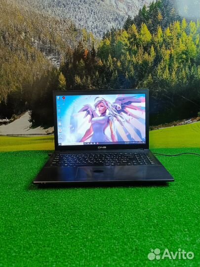 Неплохой ноутбук DNS для игр и работы