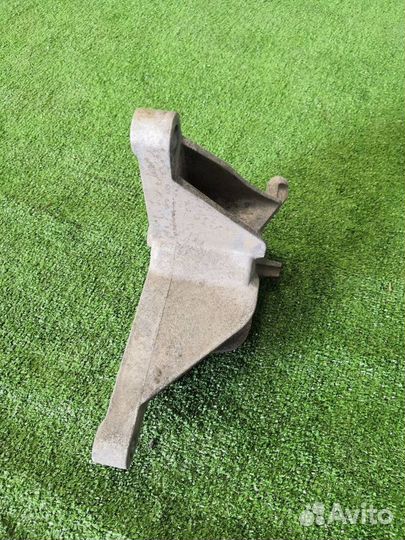 Кронштейн кпп Opel Astra J A14NET 2012