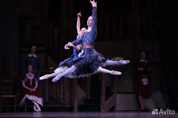 Педагог балета. Растяжка. Балетная гимнастка