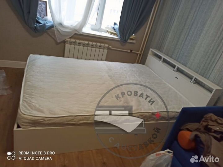 Кровать двуспальная с матрасом