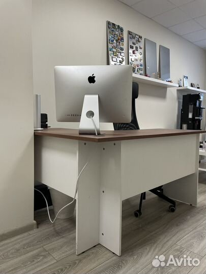 Угловой компьютерный стол