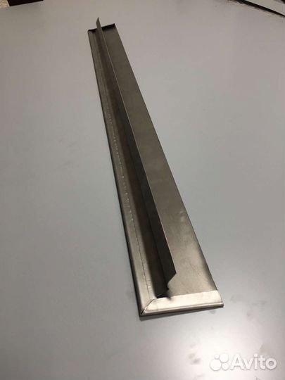 Низ крышки багажника Нива