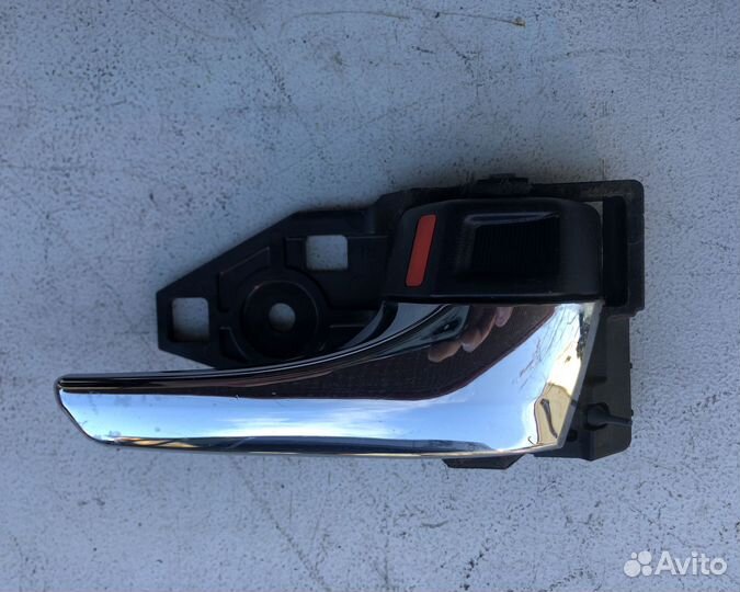 Ручка внутренняя правая Тойота Рав 4 ха40 13-19г