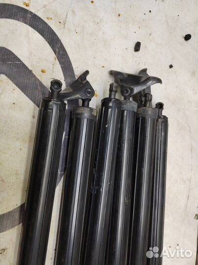 Амортизатор крышки багажника задний Lexus Rx4