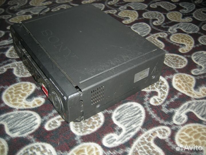 Видеомагнитофон sony SLV-P58EE включается