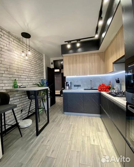 Угловая кухня на заказ. Фабрика в Омске