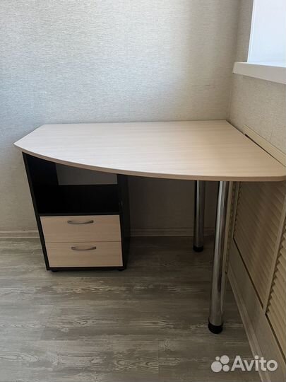 Компьютерный стол угловой