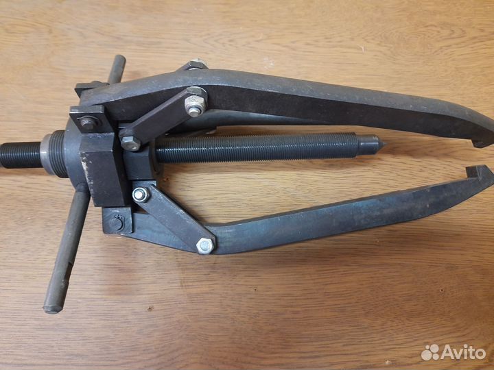 Съемник подшипников трехлапый