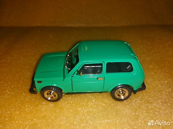 Коллекционная модель1:43 Ваз - 2120 (Нива)