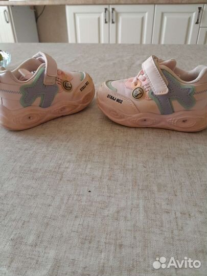 Кроссовки для девочки