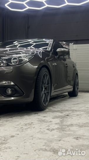 Автомобиль mazda 3