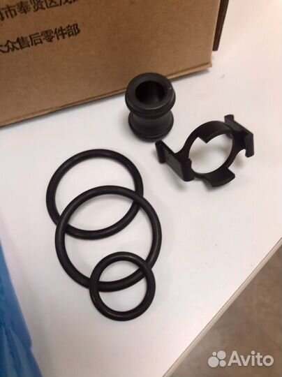 Помпа в сборе с термостатом VAG 06H121026