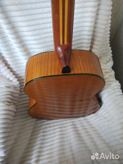 Гитара музима резоната