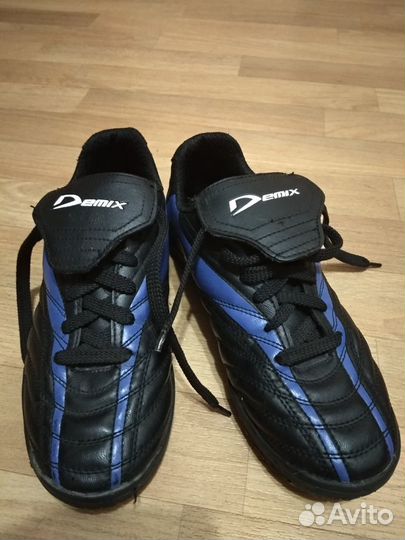 Детские футбольные бутсы