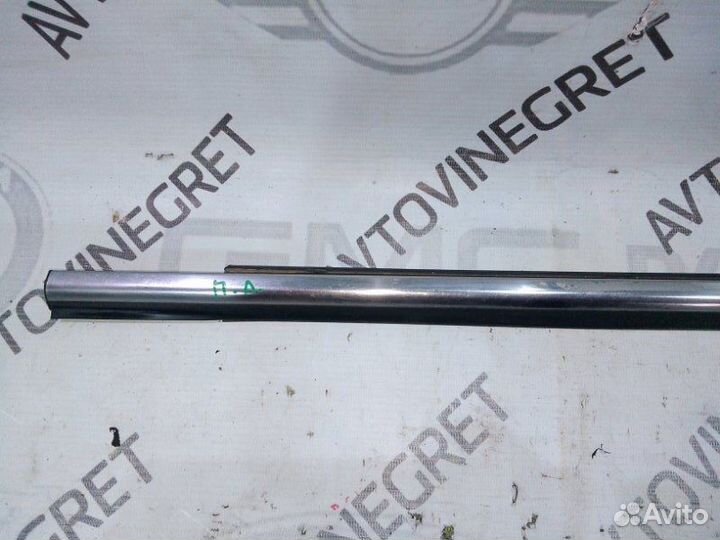 Уплотнитель стекла передний левый Kia Sportage 3