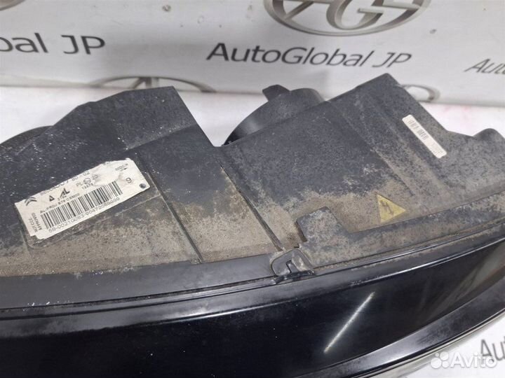 Фара правая Citroen C4 Picasso