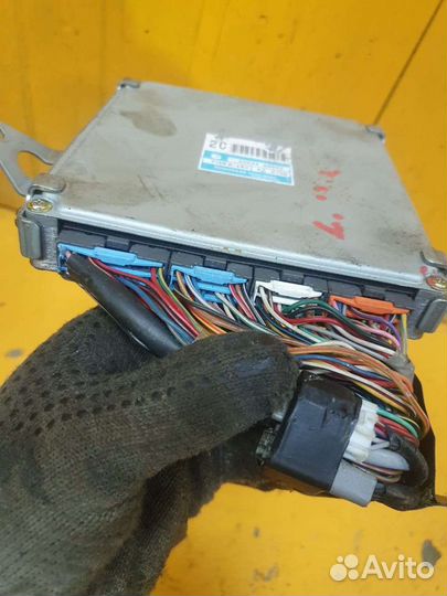 Блок управления двигателем двс 2.0 EJ20 DE EJ20DE