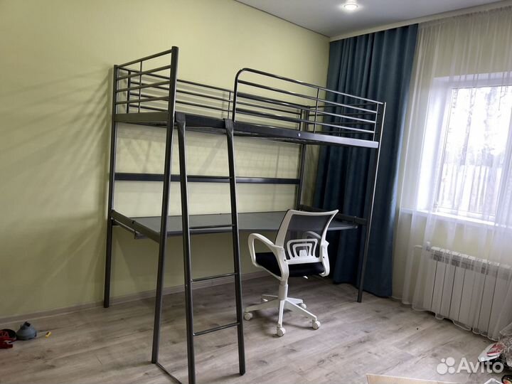 Кровать двухъярусная металлическая IKEA со столом