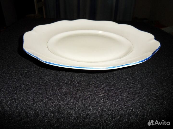 Тарелка фарфоровая Пролетарий Бронницы СССР 20-е г