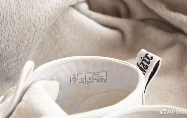 Ботинки женские Dr. Martens белые