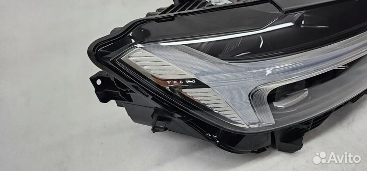 Volvo XC60 II рест. фара передняя правая full LED