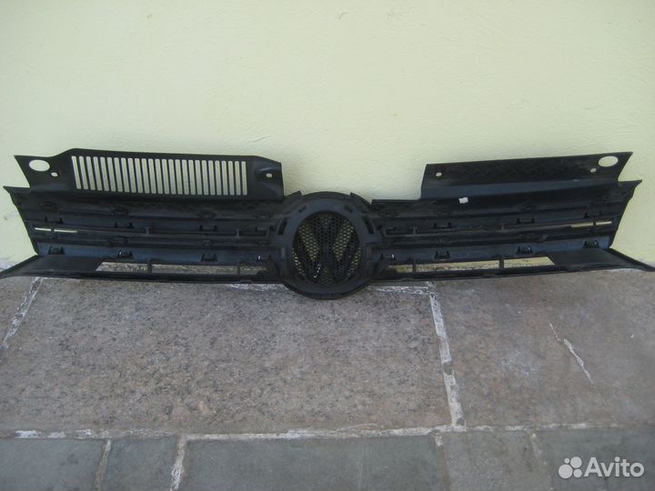 Решетка радиатора VW Golf VI