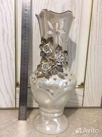 Шикарная перламутровая ваза