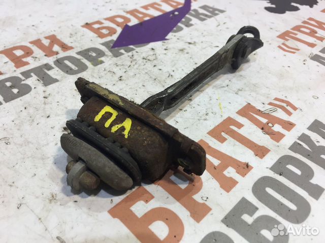 Хонда Ограничитель открытия передней двери Лев