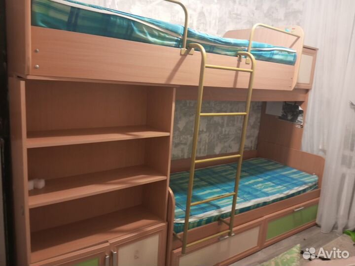 Двухэтажная кровать