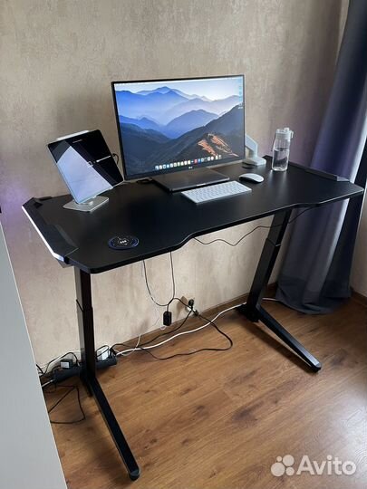 Компьютерный стол с электроприводом