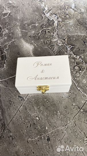 Свадебная прямоугольная шкатулка с подушечками