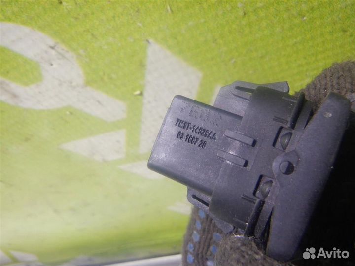 Кнопка стеклоподъемника Форд Фокус 2