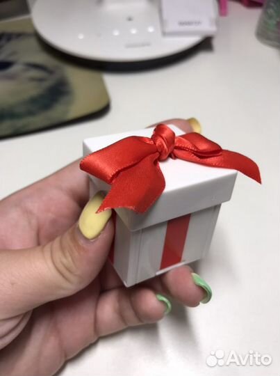 Фигурка в виде подарка
