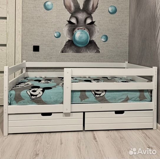 Детская кровать с бортиком