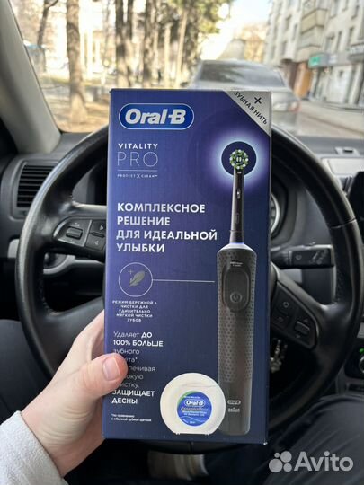 Электрическая зубная щетка Oral b