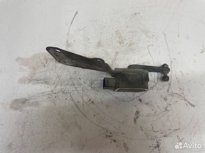 Датчик положения кузова передний левый