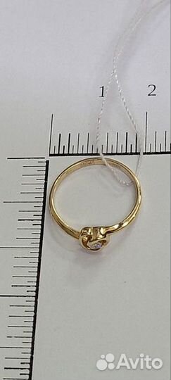 Золотое кольцо с бриллиантом 16,5р
