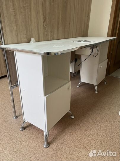 Маникюрный стол с вытяжкой бу
