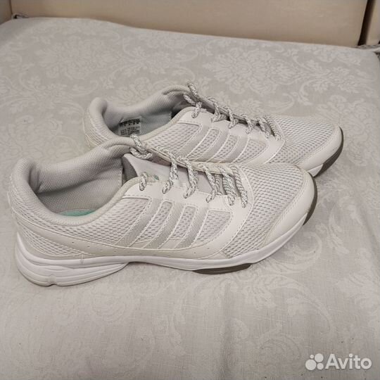 Кроссовки Adidas белые 39р